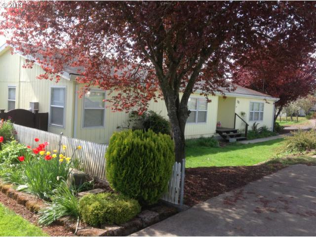 photo 1 of 111 Oakwood Dr, St. Helens, OR 97051