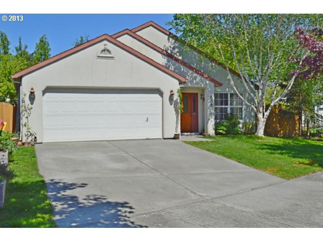 photo 1 of 809 SW 12th St, Troutdale, OR 97060