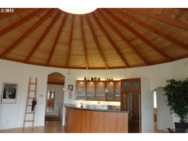 photo 1 of 91552 Overlook Dr, Westport, OR 97016