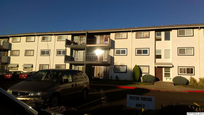 photo 1 of 950 Evergreen Rd # 208, Woodburn, OR 97071