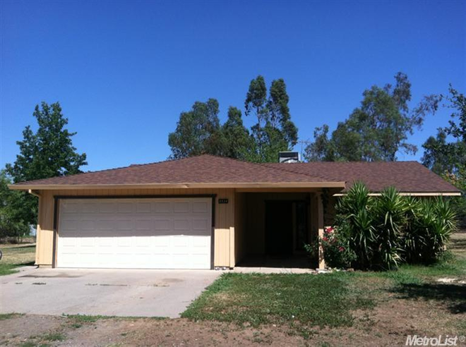 photo 1 of 8534 El Verano Ave, Elverta, CA 95626