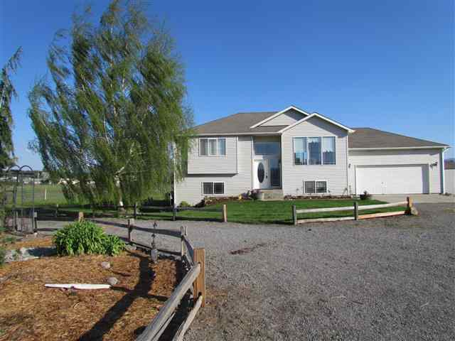photo 1 of 10207 N West Newman Lake Dr, Newman Lk, WA 99025