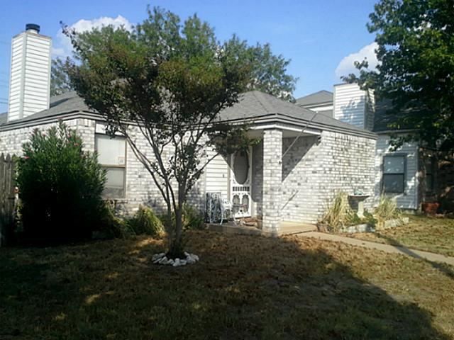 photo 1 of 2423 Markland St, Irving, TX 75060