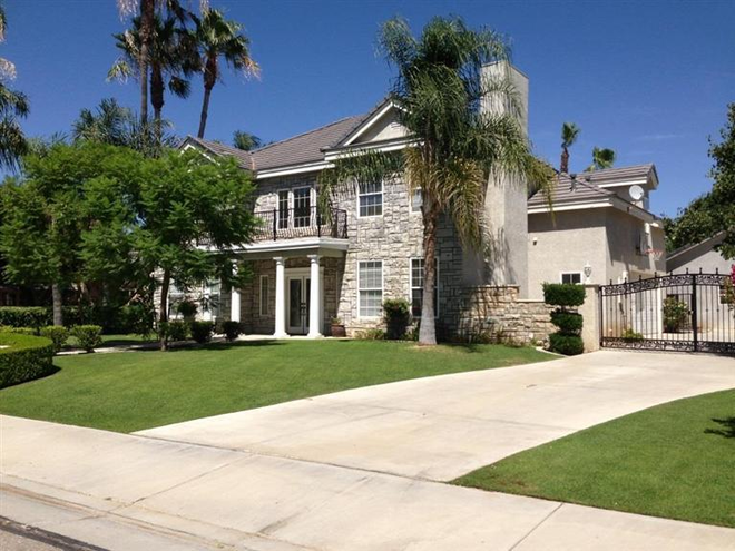 photo 1 of 1912 Majesty Palm St, Bakersfield, CA 93314