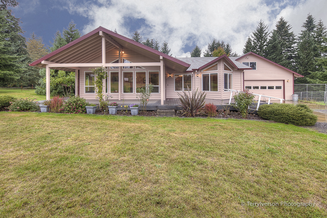 photo 1 of 20999 S Jubb Rd, Estacada, OR 97023