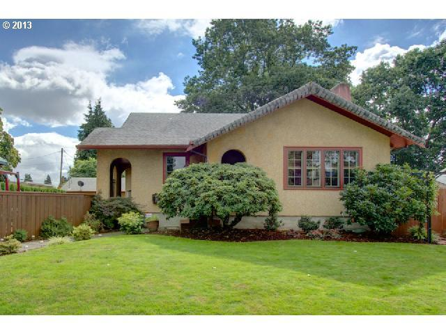 photo 1 of 175 E Gloucester St, Gladstone, OR 97027