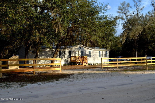 photo 1 of 102 Carmichael Rd, Interlachen, FL 32148