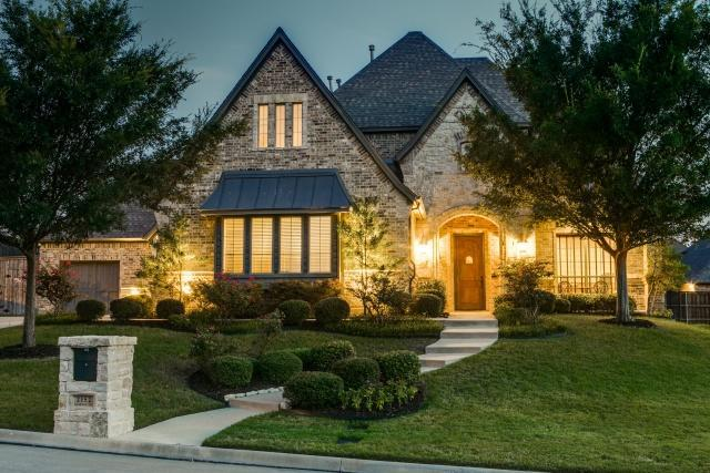 photo 1 of 2152 Lookout Ct, Hurst, TX 76054
