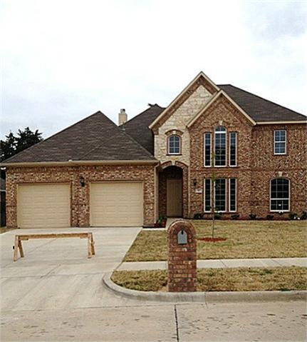 photo 1 of 610 Oak Creek Dr, Cedar Hill TX 75104