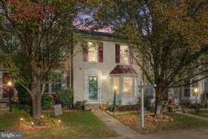 photo 1 of 267 Shirley Sq SE, Leesburg, VA 20175