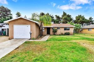 photo 1 of 2551 Oak St, Selma, CA 93662