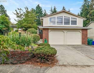 photo 1 of 1662 SW 29th Ct, Gresham, OR 97080