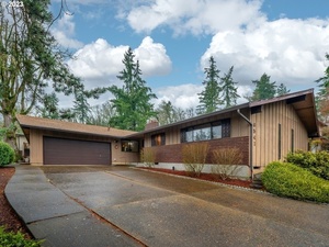 photo 1 of 6541 Oakridge Dr, Gladstone, OR 97027