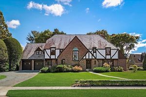 photo 1 of 23 Phillips Ave, Swampscott, MA 01907