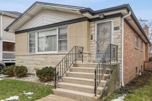 photo 1 of 7112 N Ozark Avenue, Chicago, IL 60631