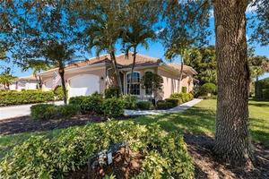 photo 1 of 12727 Fox Ridge Dr, Bonita Springs, FL 34135