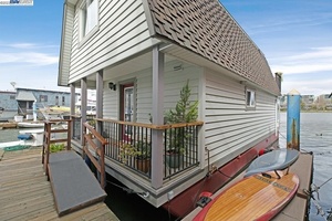 photo 1 of 2394 Mariner Square Dr Unit B-11, Alameda, CA 94501