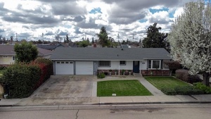 photo 1 of 611 E Ponderosa Ave, Reedley, CA 93654