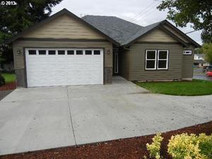 photo 1 of 1000 E Southview Heights Dr, La Center WA 98629