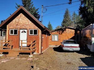photo 1 of 321 SE Hazel St, Mill City, OR 97360