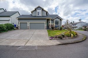 photo 1 of 15035 SE Pinegrove Loop, Clackamas, OR 97015