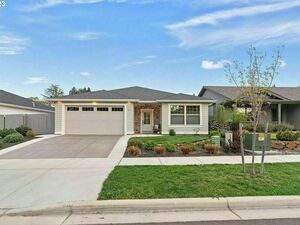 photo 1 of 641 Aspen St, Medford, OR 97501