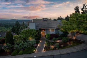 photo 1 of 2910 Crestwood Ct, West Linn, OR 97068