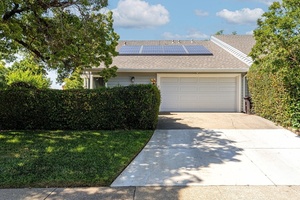 photo 1 of 7983 Kingswood Dr, Citrus Heights, CA 95610