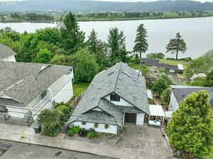 photo 1 of 390 Columbia St, Cathlamet, WA 98612