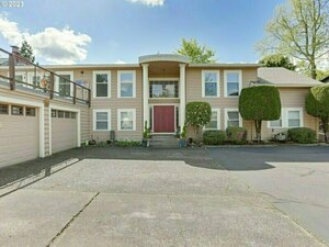 photo 1 of 2140 Valley Ct, West Linn, OR 97068