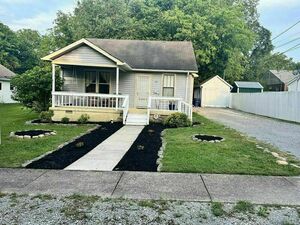 photo 1 of 464 Whitthorne St, Shelbyville, TN 37160