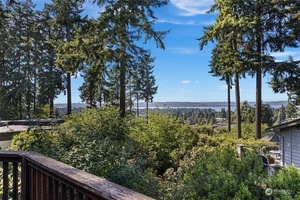 photo 1 of 9516 NE 26th St, Clyde Hill, WA 98004