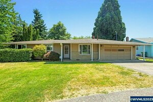 photo 1 of 1180 Greenview Dr, Woodburn, OR 97071