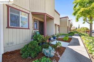 photo 1 of 20917 Locust St Unit B, Hayward, CA 94541