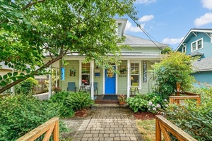 photo 1 of 1562 Buck St, West Linn, OR 97068