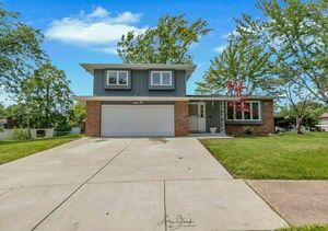 photo 1 of 4906 Kings Ct, Richton Park, IL 60471