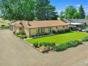 photo 1 of 20741 Friends Rd, Greenleaf, ID 83626