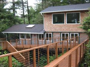 photo 1 of 1280 Pearl St W, Tillamook, OR 97141