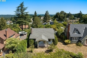 photo 1 of 1313 7th St, Oregon City, OR 97045