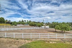 photo 1 of 195 Lemon Grove Dr, Fallbrook, CA 92028