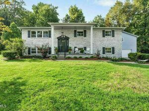 photo 1 of 10528 Pinedale Dr, Knoxville, TN 37922