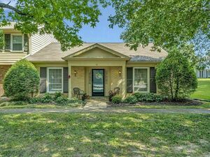photo 1 of 8207 Sawyer Brown Rd APT L1, Nashville, TN 37221