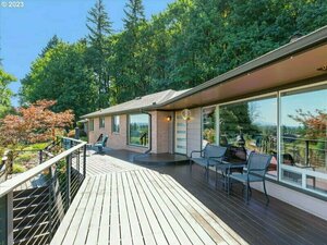 photo 1 of 715 SW Walters Dr, Gresham, OR 97080