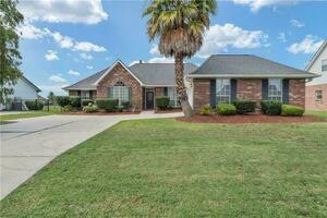 photo 1 of 3716 Lake Lynn Dr, Gretna, LA 70056