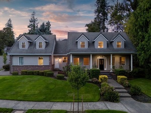 photo 1 of 1807 Manchester Ct, West Linn, OR 97068