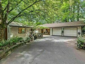 photo 1 of 2979 Dellwood Dr, Lake Oswego, OR 97034
