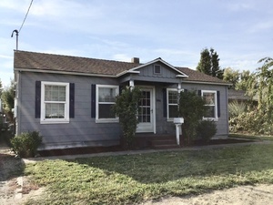 photo 1 of 195 S Main St, Prineville, OR 97754