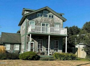 photo 1 of 289 W 2nd St, Yachats, OR 97498