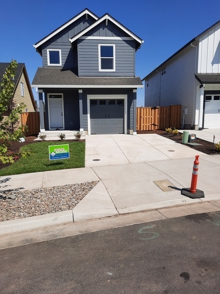 photo 1 of 864 Laurel PL, Silverton, OR 97381