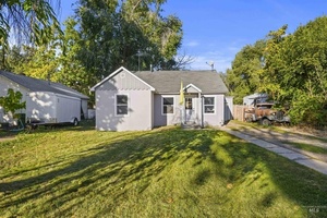 photo 1 of 743 N 11th St, Payette, ID 83661